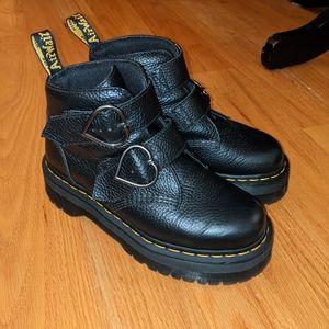 Doc Martens Devon heart black leather boots